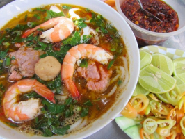 Top 5 Hàng bún Thái chua cay ngon khó cưỡng ở Sài Gòn